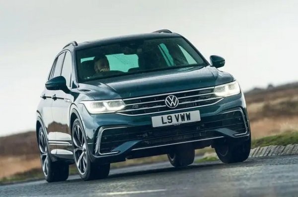 Настоящият Tiguan страда от почти толкова проблеми, колкото и предишният модел &ndash; 34% от колите са влизали в сервиз. Новото поколение обаче се оказва по-евтино за ремонт от неговия предшественик, като Volkswagen покрива разходите за 20% от ремонтните дейности. 40 процента от ремонтите са завършени за ден, една трета до седмица, а останалите повече от седмица. Проблеми с електричеството и каросерията са най-често срещани, но е имало и собственици, които се оплакват от спирачките, двигателя и кормилното управление.
Рейтинг на надеждност 74,7%
